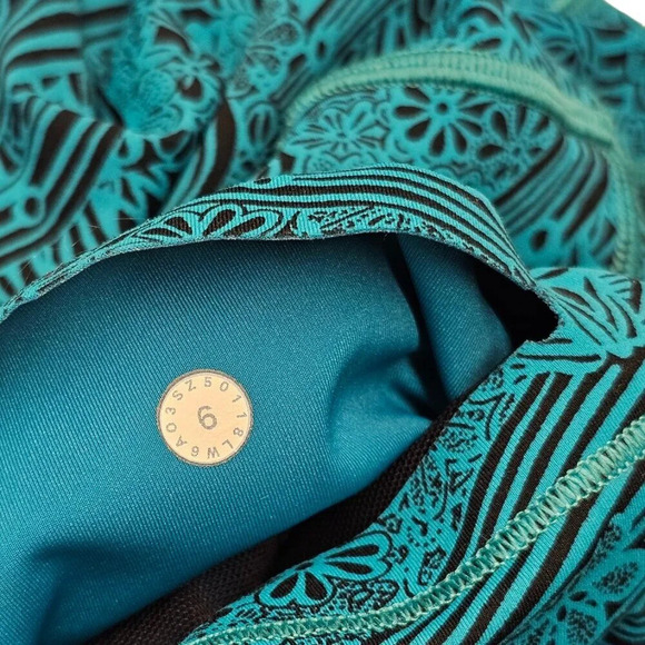 Lululemon In Movement Crop *Everlux 19" Kitakami Spirit Green Black Size 6 - Picture 4 of 8